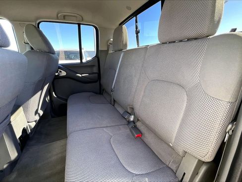 Used 2017 Nissan Frontier SV image 21
