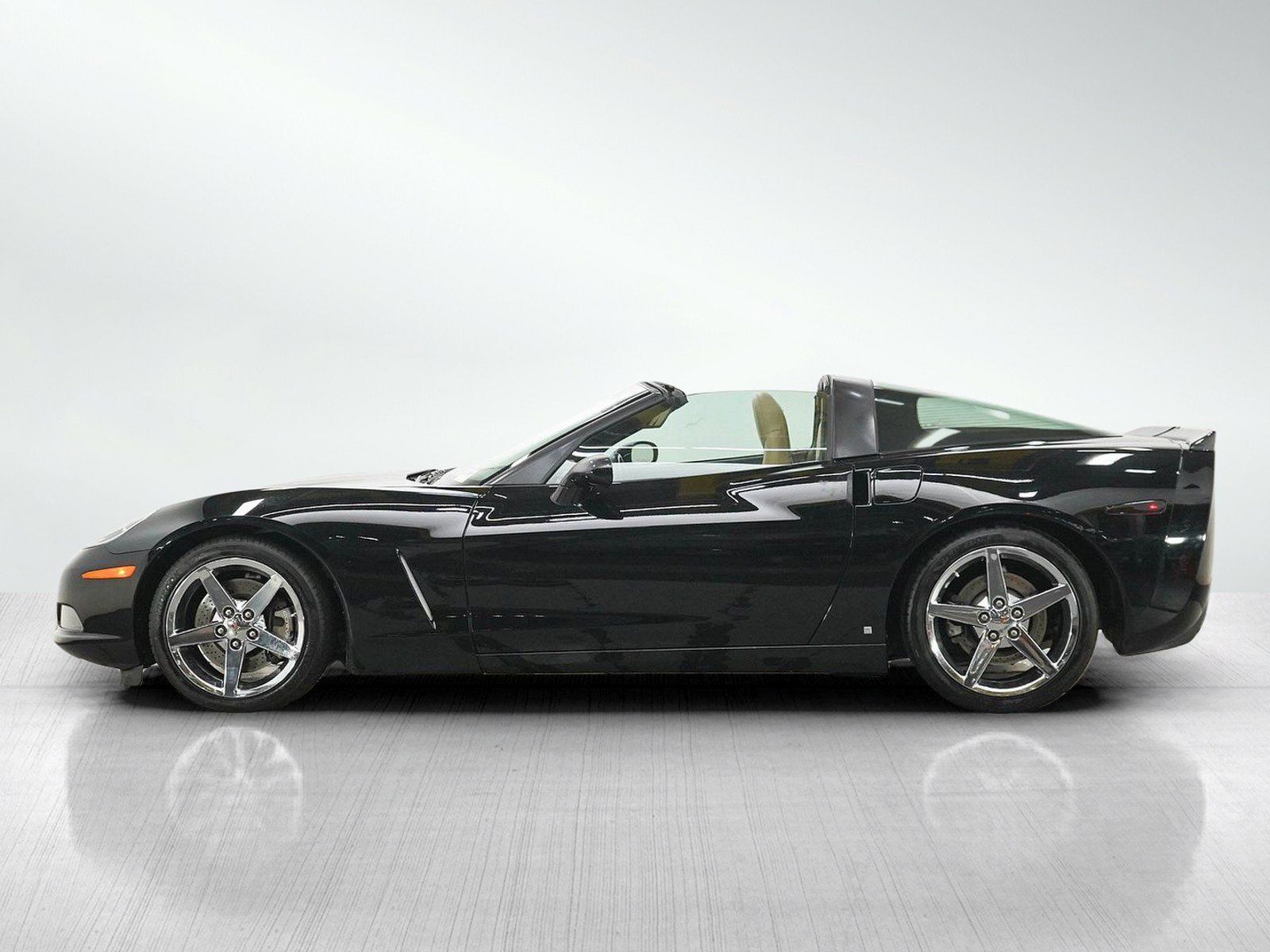 Used 2007 Chevrolet Corvette Coupe w/ Preferred Equipment Group RWD image 3