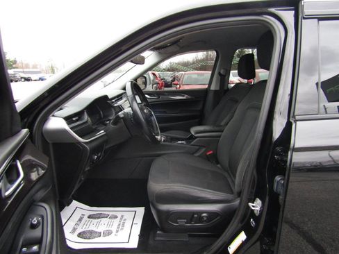 Used 2022 Jeep Grand Cherokee L Laredo w/ Luxury Tech Group I AWD/4WD image 17