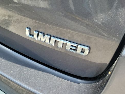 Certified 2019 Toyota Highlander Limited FWD image 10