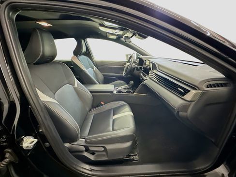 Used 2025 Toyota Camry SE image 32