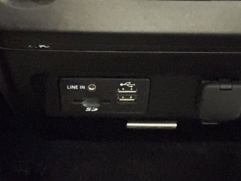 Used 2015 Ford F150 XLT w/ Equipment Group 302A Luxury image 22