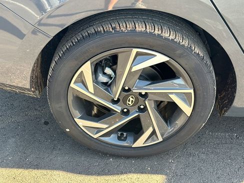 New 2025 Hyundai Elantra Sport image 17
