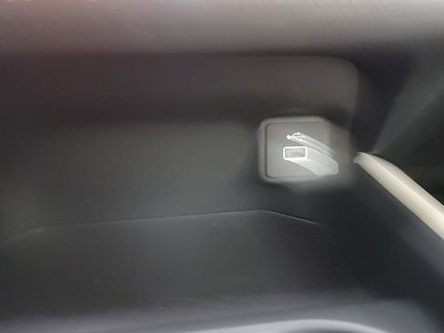 Certified 2023 Honda HR-V LX image 31