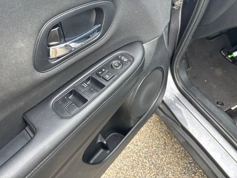 Used 2021 Honda HR-V LX image 14