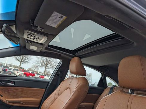 Used 2019 Toyota Avalon Limited w/ Protection Package image 3