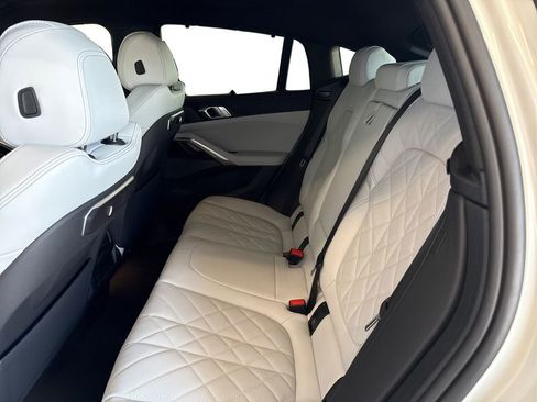 New 2026 BMW X6 xDrive40i w/ Executive Package image 10