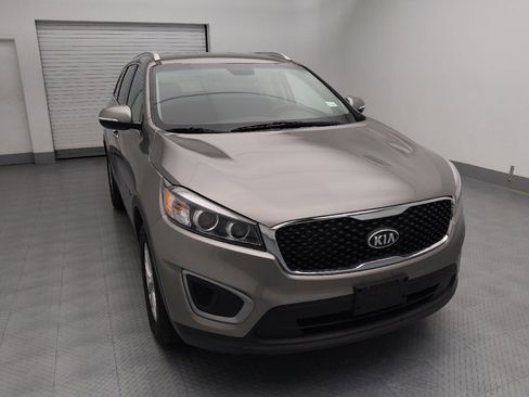 Used 2017 Kia Sorento LX w/ LX Convenience Package image 14