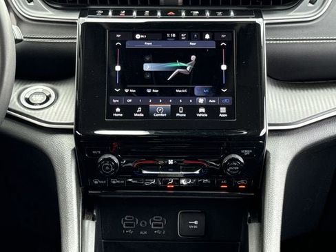 Used 2023 Jeep Grand Cherokee L Laredo image 16