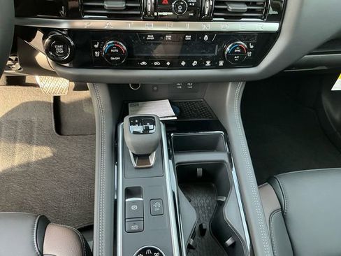 New 2026 Nissan Pathfinder Platinum image 13