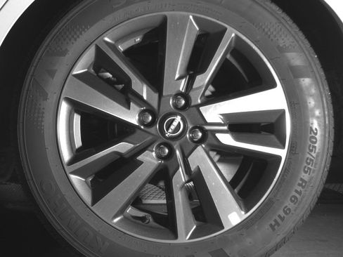 Used 2025 Nissan Versa SV FWD image 14