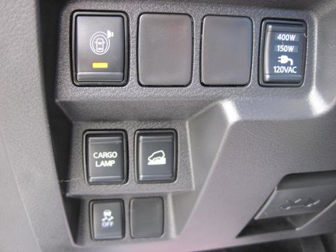 Used 2024 Nissan Frontier SV w/ SV Convenience Package image 12