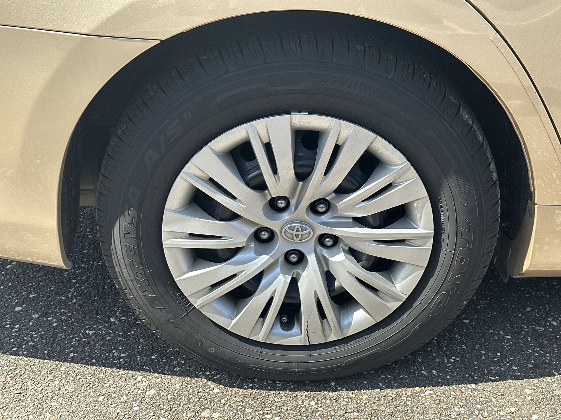 Used 2012 Toyota Camry LE FWD image 24