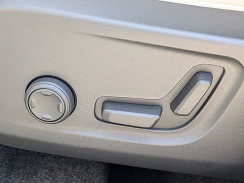 Certified 2025 Volvo XC40 B5 Plus w/ Protection Package Premier image 25