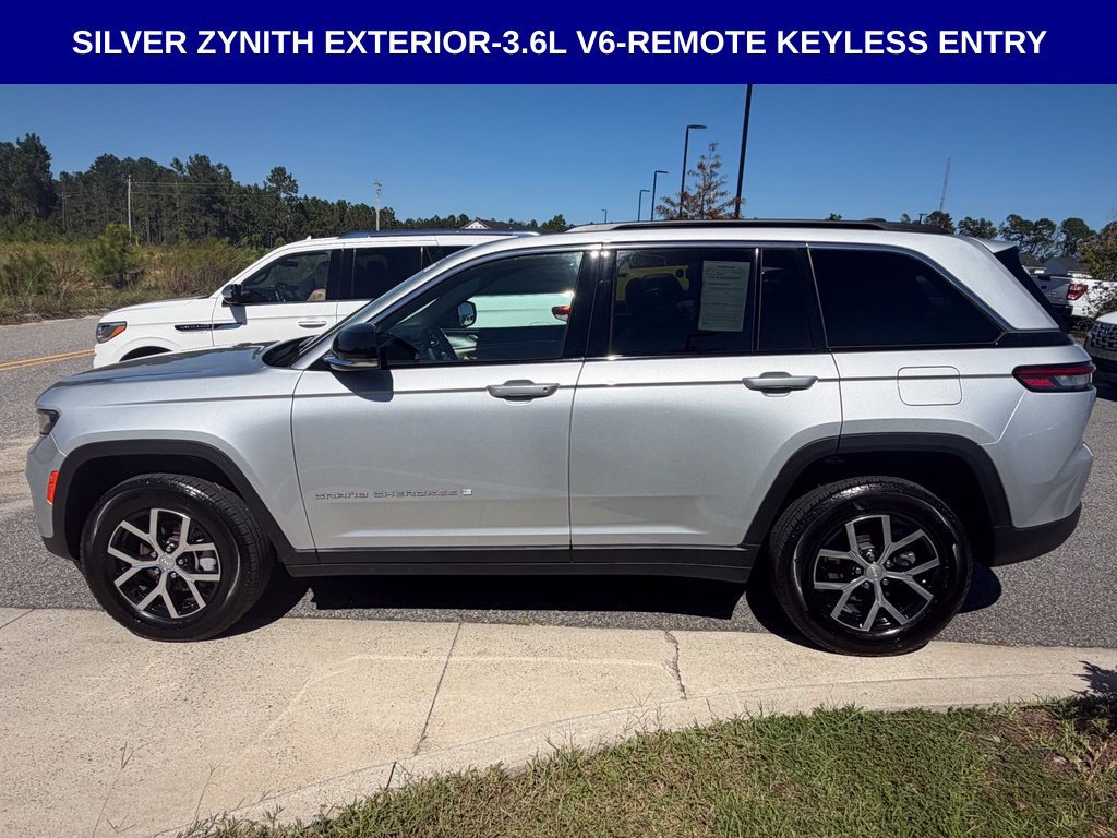 Used 2025 Jeep Grand Cherokee Limited AWD/4WD image 7