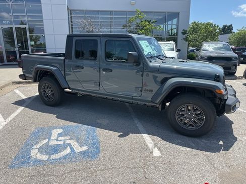 New 2025 Jeep Gladiator Sport image 38