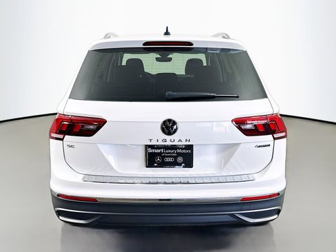 Used 2023 Volkswagen Tiguan SE AWD/4WD image 4