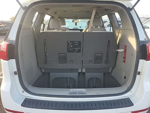 Used 2018 Kia Sedona L image 12