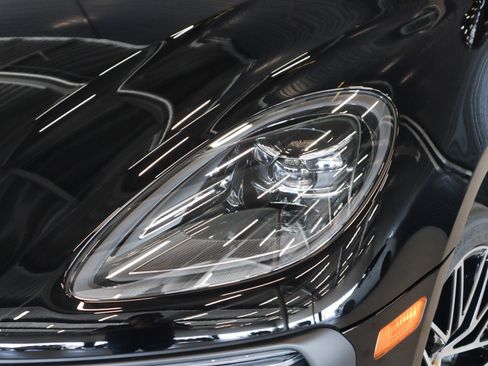 New 2026 Porsche Macan image 23