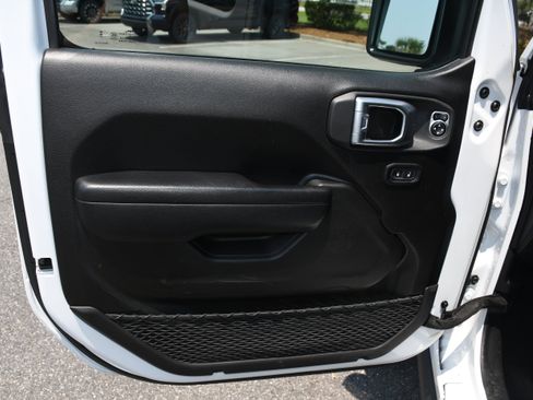 Used 2024 Jeep Wrangler Unlimited Rubicon AWD/4WD image 9