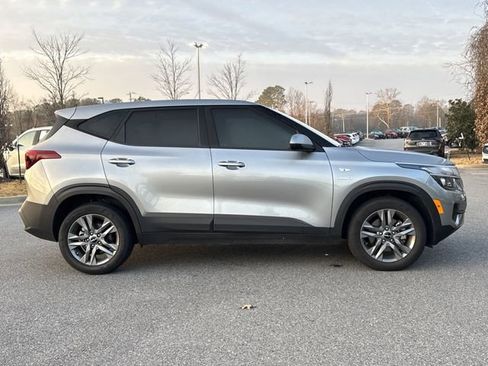 Used 2023 Kia Seltos LX image 2