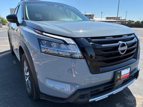 Certified 2024 Nissan Pathfinder SL w/ Black Appearance Package FWD image 8