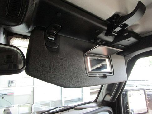 Used 2025 Jeep Wrangler Sport AWD/4WD image 45