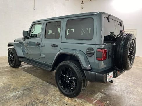 Used 2025 Jeep Wrangler Unlimited Sahara w/ Safety Group AWD/4WD image 3