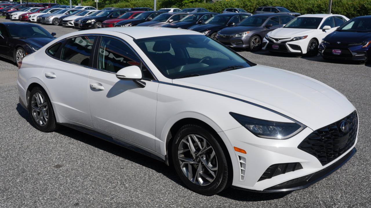 Used 2023 Hyundai Sonata SEL w/ Winter Weather Package FWD image 3