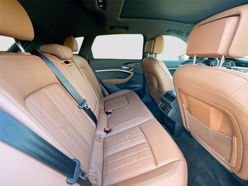 Certified 2024 Audi Q8 e-tron Premium image 28