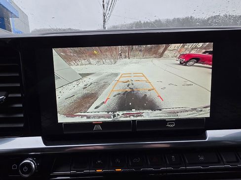 Used 2024 GMC Sierra 1500 SLT image 17