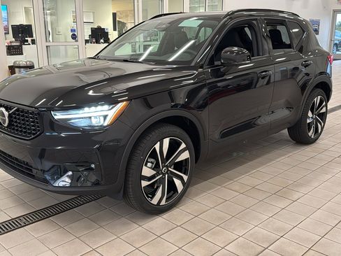 Used 2026 Volvo XC40 B5 Ultra w/ Protection Package Premier image 9
