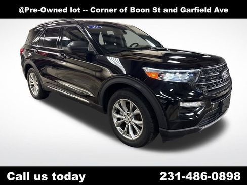 Used 2022 Ford Explorer XLT w/ Equipment Group 202A AWD/4WD image 7