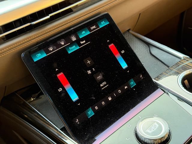 Used 2025 Cadillac Escalade Premium Luxury RWD image 19
