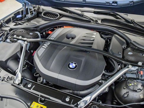 New 2026 BMW 750e xDrive image 29