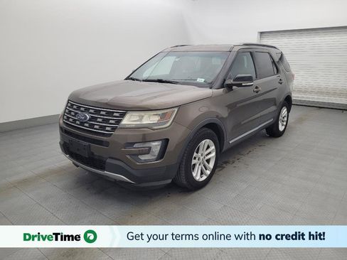 Used 2016 Ford Explorer XLT image 1
