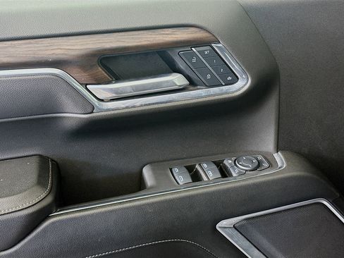 Used 2025 GMC Sierra 1500 SLT image 15