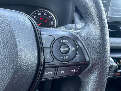 Used 2021 Toyota RAV4 XLE w/ Convenience Package FWD image 10