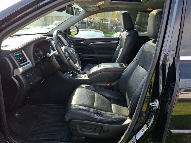 Used 2017 Toyota Highlander Limited AWD/4WD image 13
