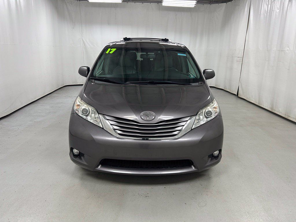 Used 2017 Toyota Sienna XLE w/ XLE Navigation Package FWD image 3