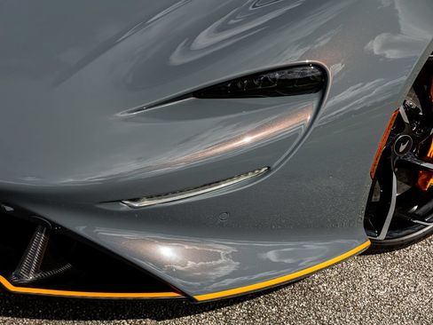 Used 2021 McLaren Elva RWD image 12