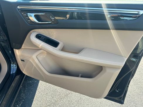 Certified 2026 Porsche Macan AWD/4WD image 5