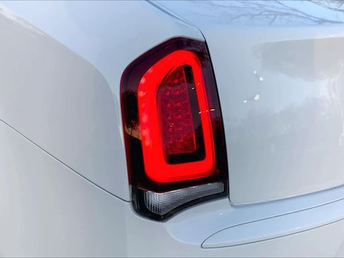 Used 2023 Chrysler 300 Touring w/ Sport Appearance Package image 27