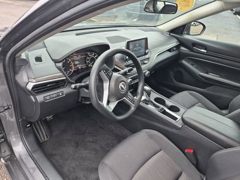 Used 2025 Nissan Altima 2.5 SV image 13