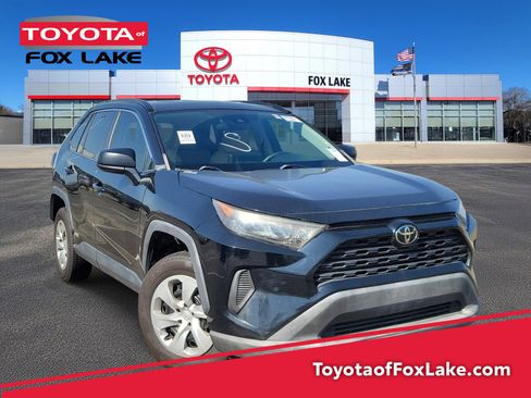 Used 2021 Toyota RAV4 LE image 1