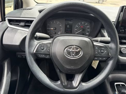 Used 2025 Toyota Corolla LE FWD image 13