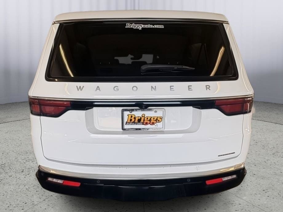 Used 2024 Jeep Wagoneer L Series II w/ Flexible Seating Group AWD/4WD image 4