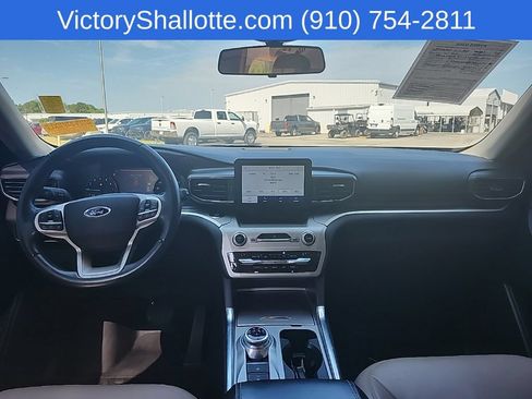 Used 2021 Ford Explorer XLT w/ Equipment Group 202A RWD image 4