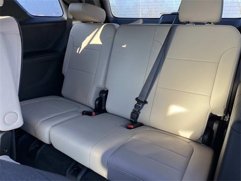 Used 2023 Chevrolet Traverse LT image 20