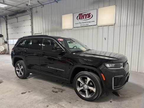 New 2026 Jeep Grand Cherokee Limited AWD/4WD image 1